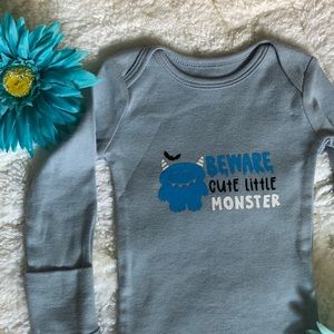 Carter’s NB long sleeve Halloween 🎃 👻 onesie